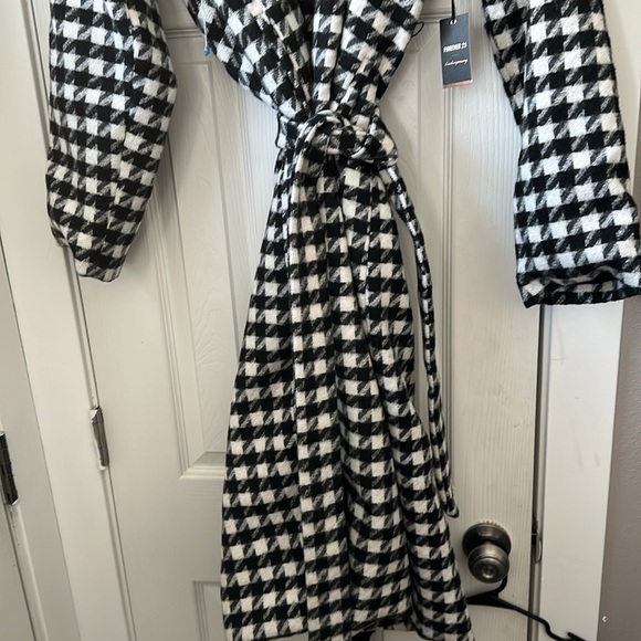 Forever 21 Houndstooth coat - Picture 10 of 10